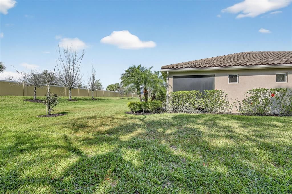 Под контрактом: $367,000 (2 спален, 2 ванн, 1432 Квадратных фут)