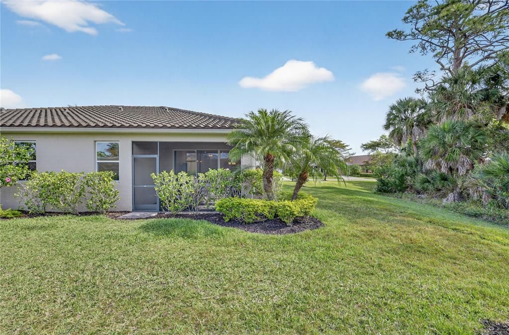 Под контрактом: $367,000 (2 спален, 2 ванн, 1432 Квадратных фут)