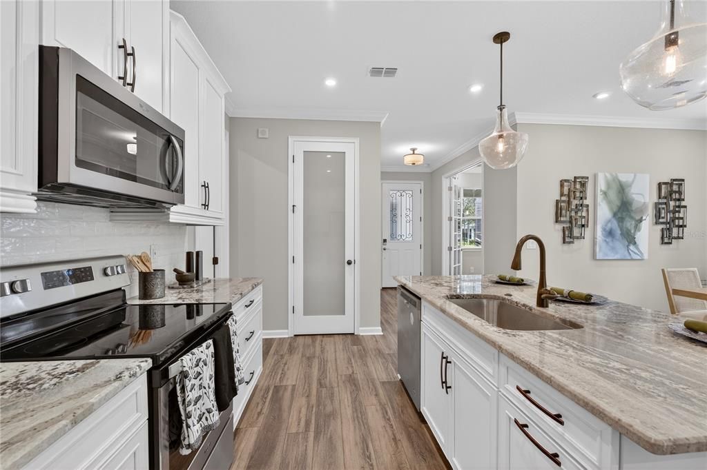 Под контрактом: $367,000 (2 спален, 2 ванн, 1432 Квадратных фут)