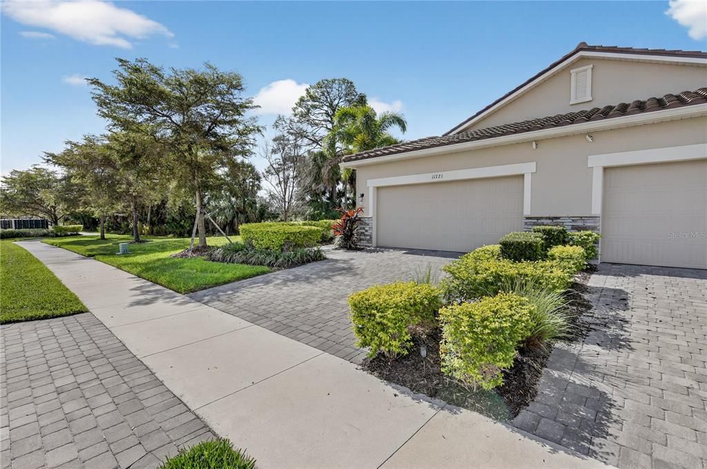 Под контрактом: $367,000 (2 спален, 2 ванн, 1432 Квадратных фут)