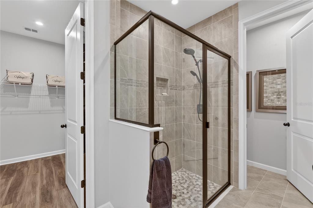 Под контрактом: $367,000 (2 спален, 2 ванн, 1432 Квадратных фут)