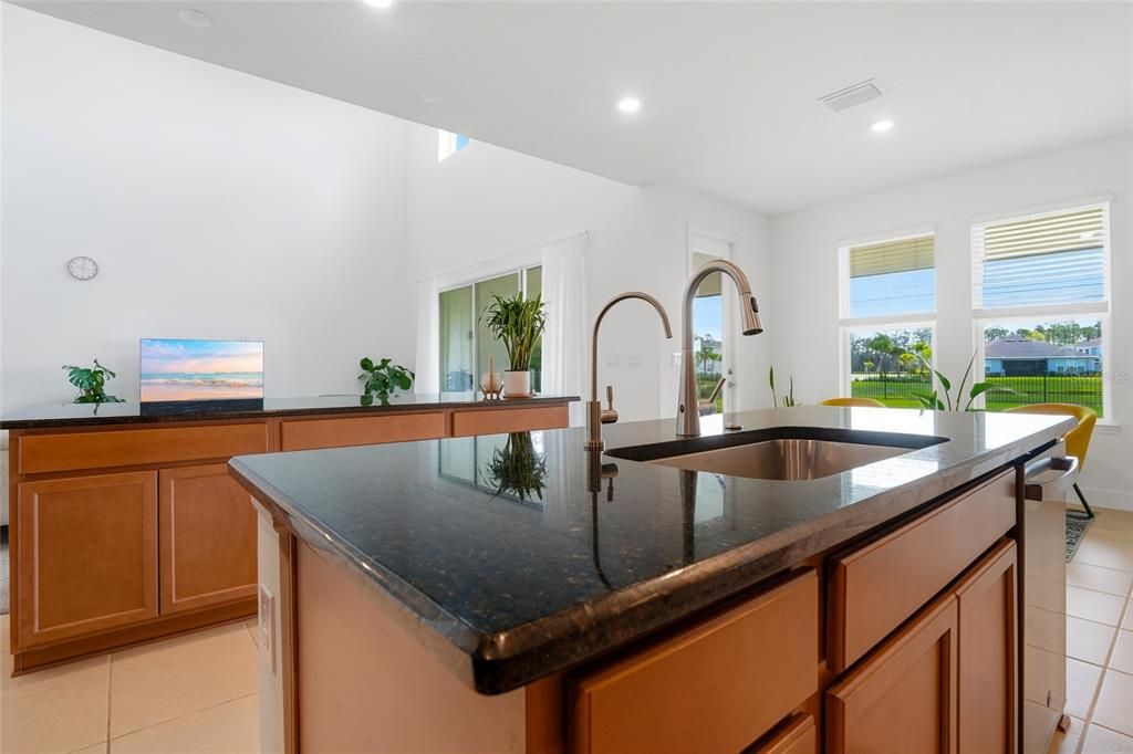 For Sale: $978,000 (6 beds, 4 baths, 4181 Square Feet)