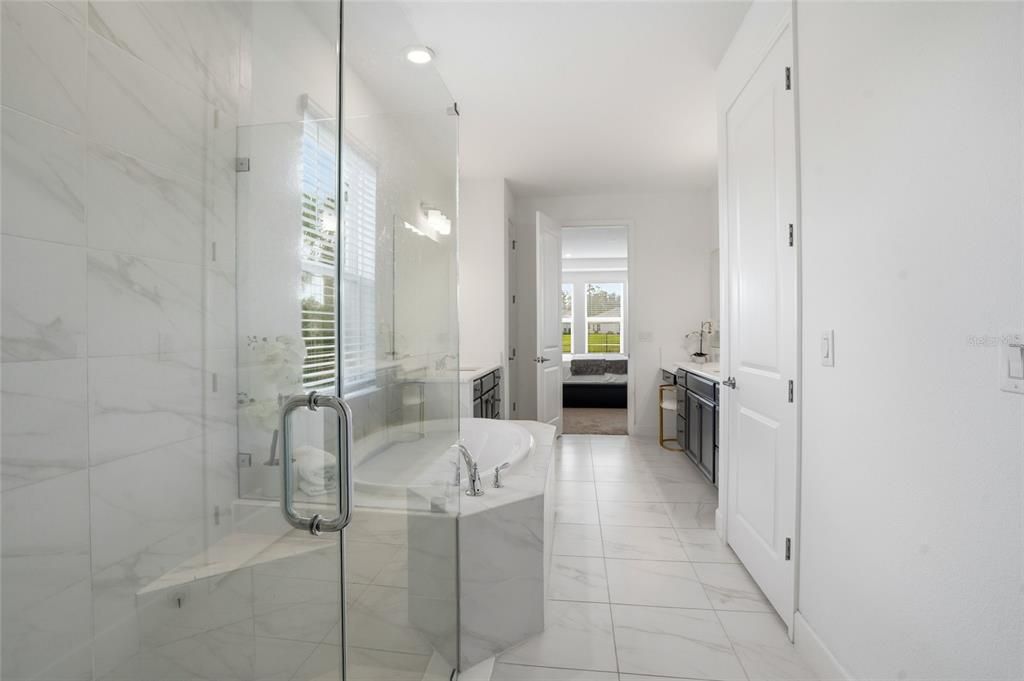 For Sale: $978,000 (6 beds, 4 baths, 4181 Square Feet)