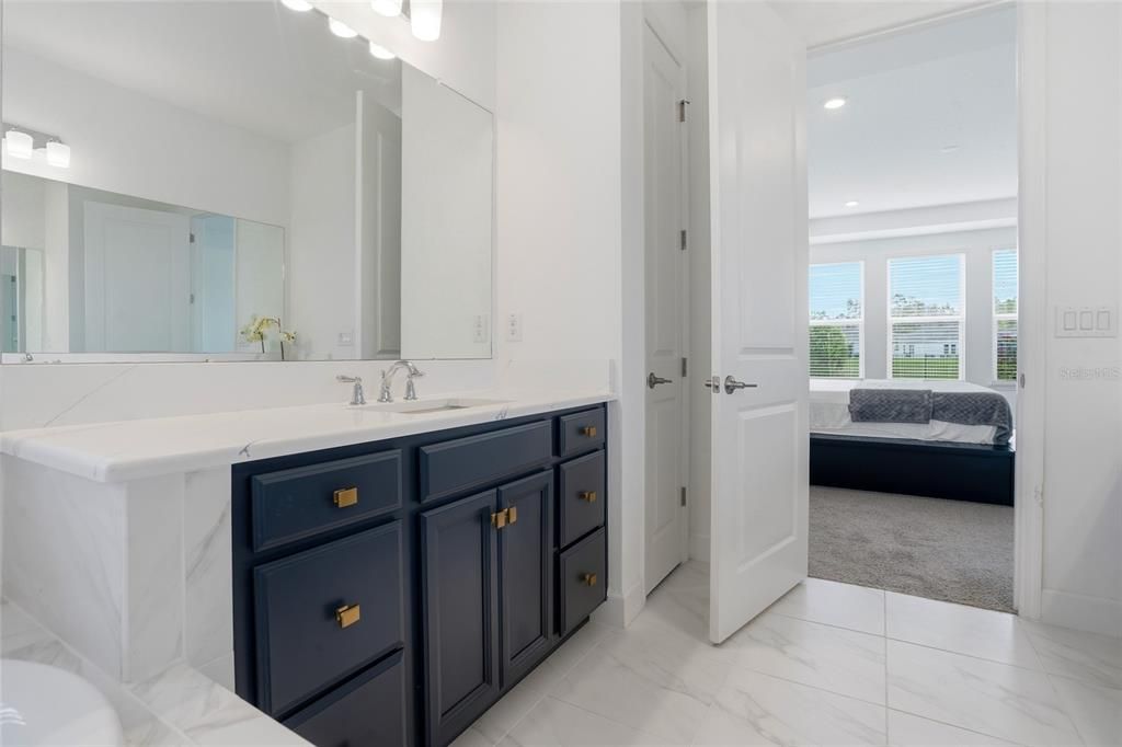 For Sale: $978,000 (6 beds, 4 baths, 4181 Square Feet)
