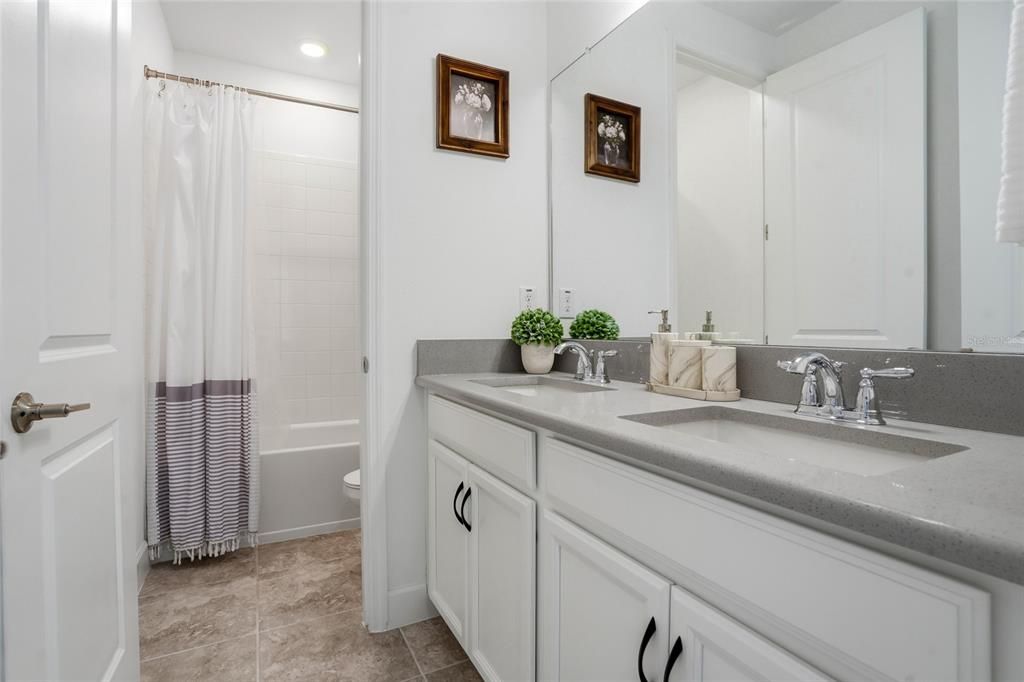 For Sale: $978,000 (6 beds, 4 baths, 4181 Square Feet)