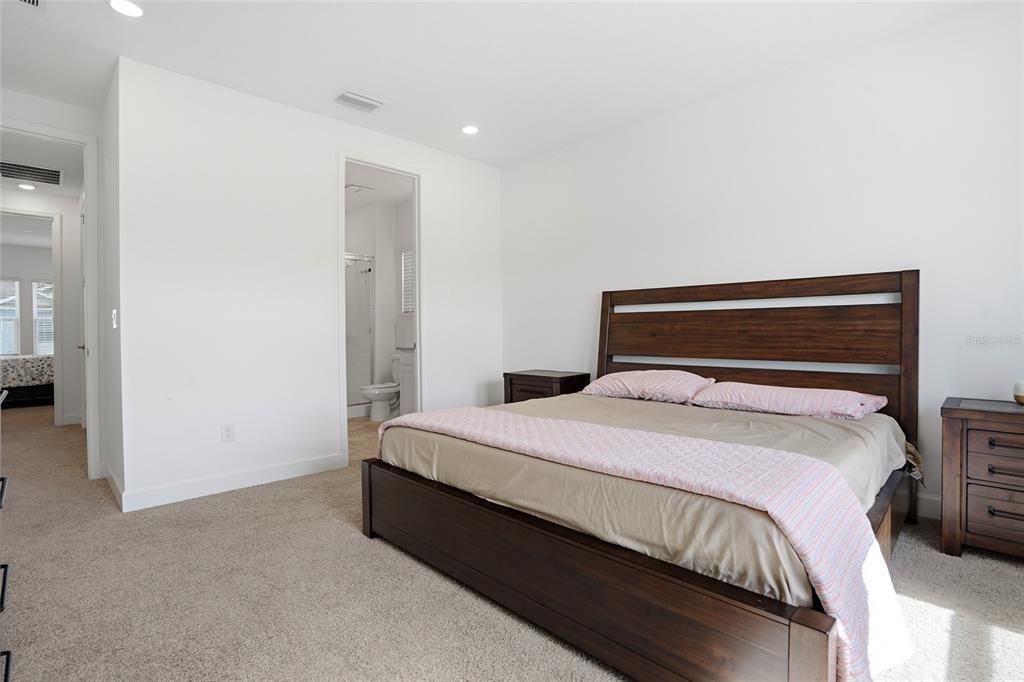 For Sale: $978,000 (6 beds, 4 baths, 4181 Square Feet)