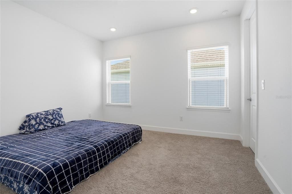 For Sale: $978,000 (6 beds, 4 baths, 4181 Square Feet)