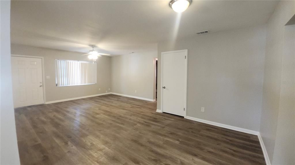 For Rent: $1,900 (3 beds, 2 baths, 1210 Square Feet)
