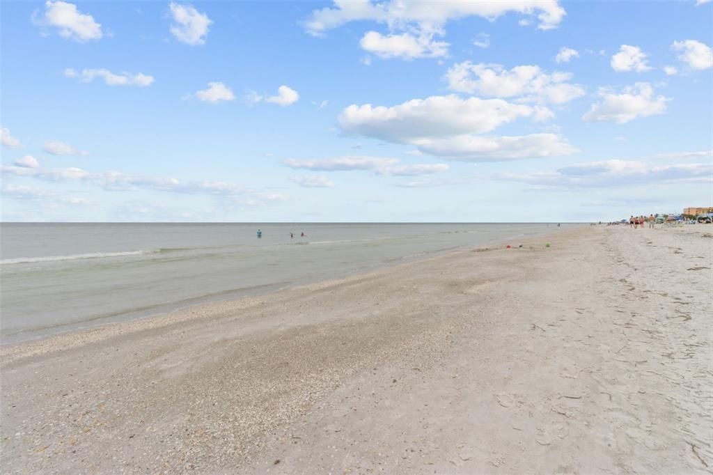 For Sale: $975,000 (0.25 acres)