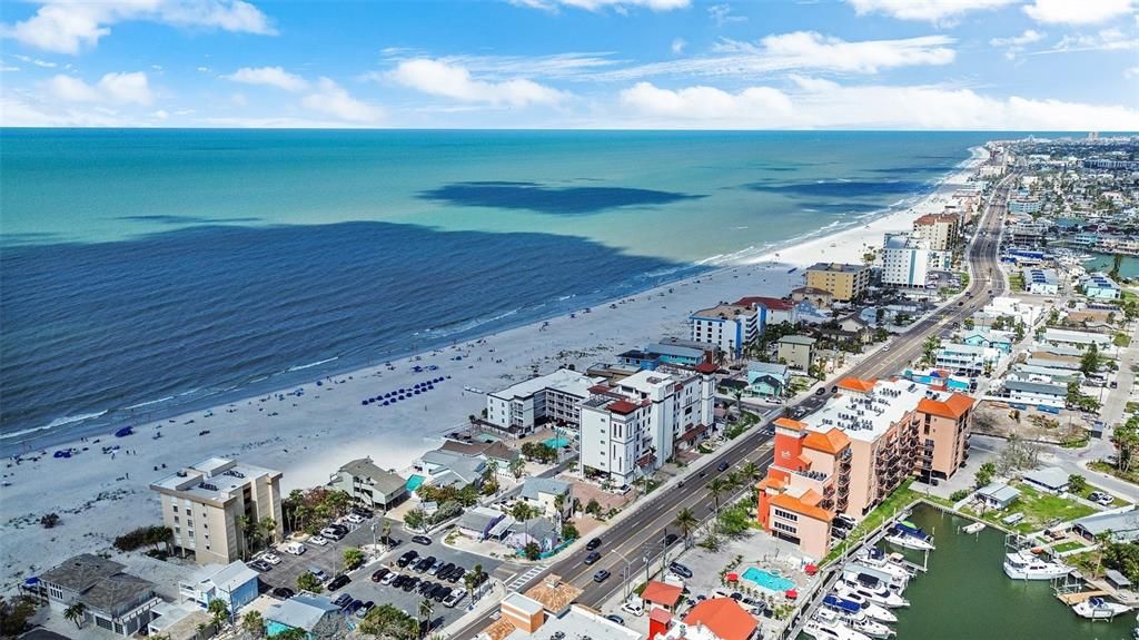 For Sale: $975,000 (0.25 acres)