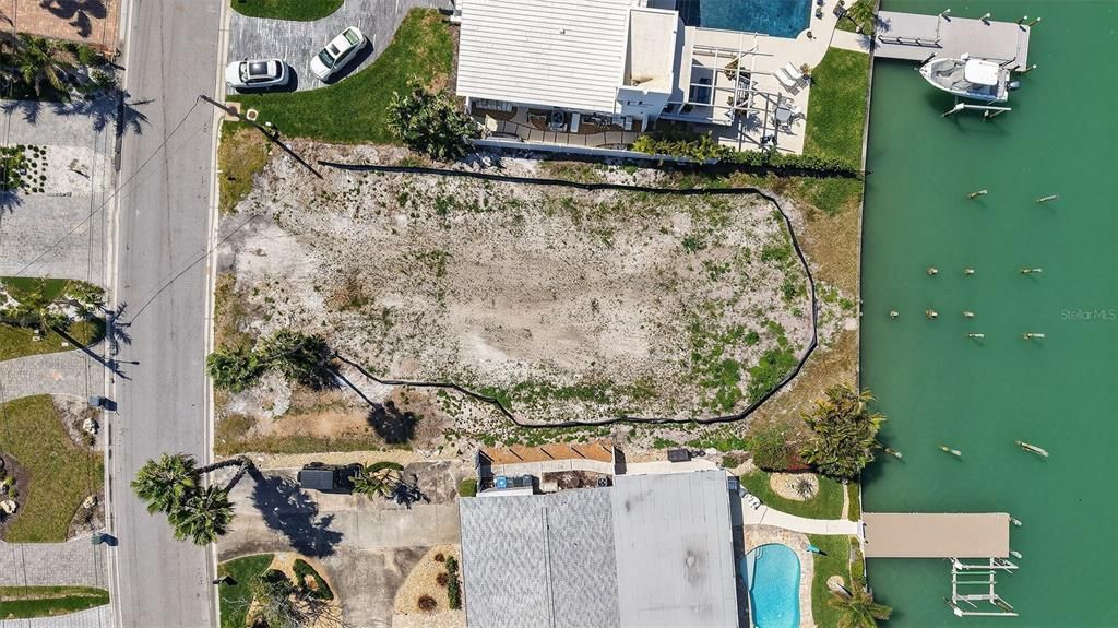 For Sale: $975,000 (0.25 acres)
