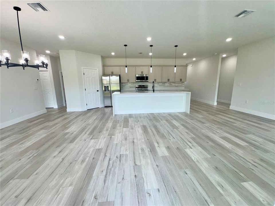 For Sale: $364,990 (3 beds, 3 baths, 1894 Square Feet)