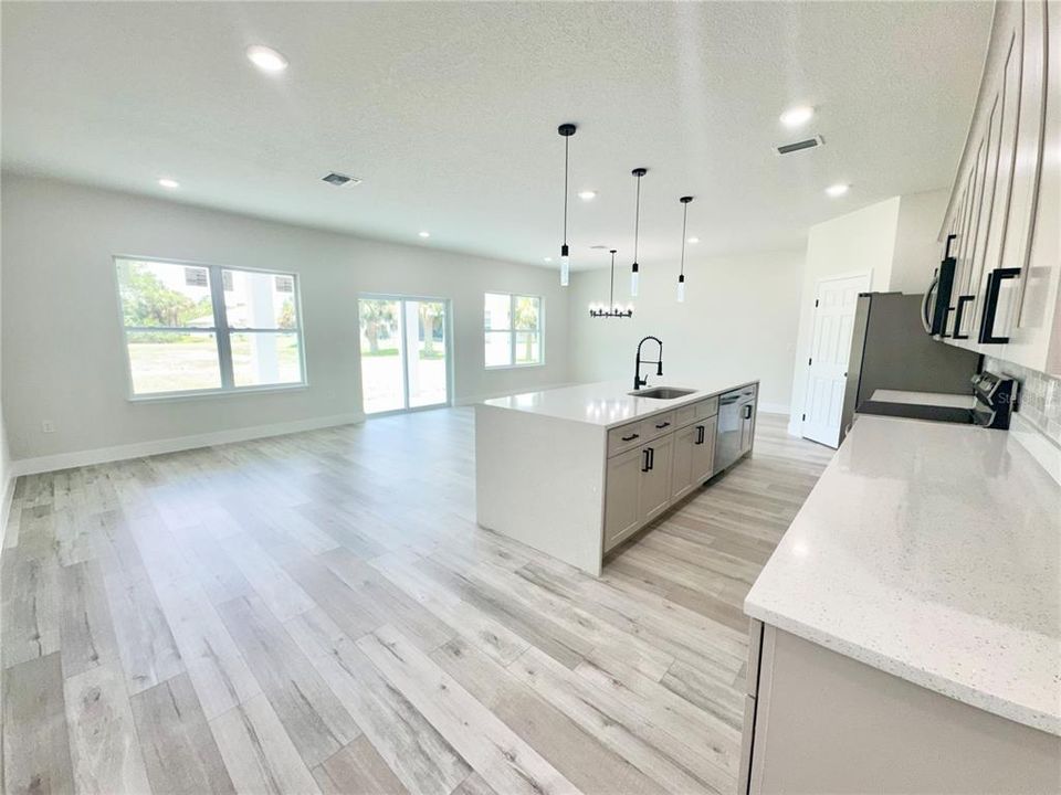 For Sale: $364,990 (3 beds, 3 baths, 1894 Square Feet)