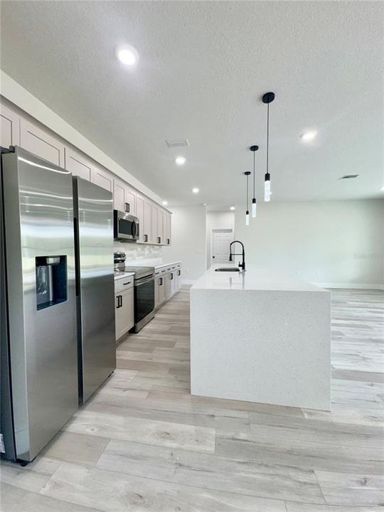 For Sale: $364,990 (3 beds, 3 baths, 1894 Square Feet)
