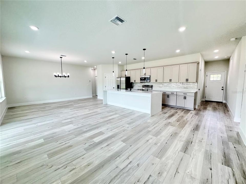 For Sale: $364,990 (3 beds, 3 baths, 1894 Square Feet)