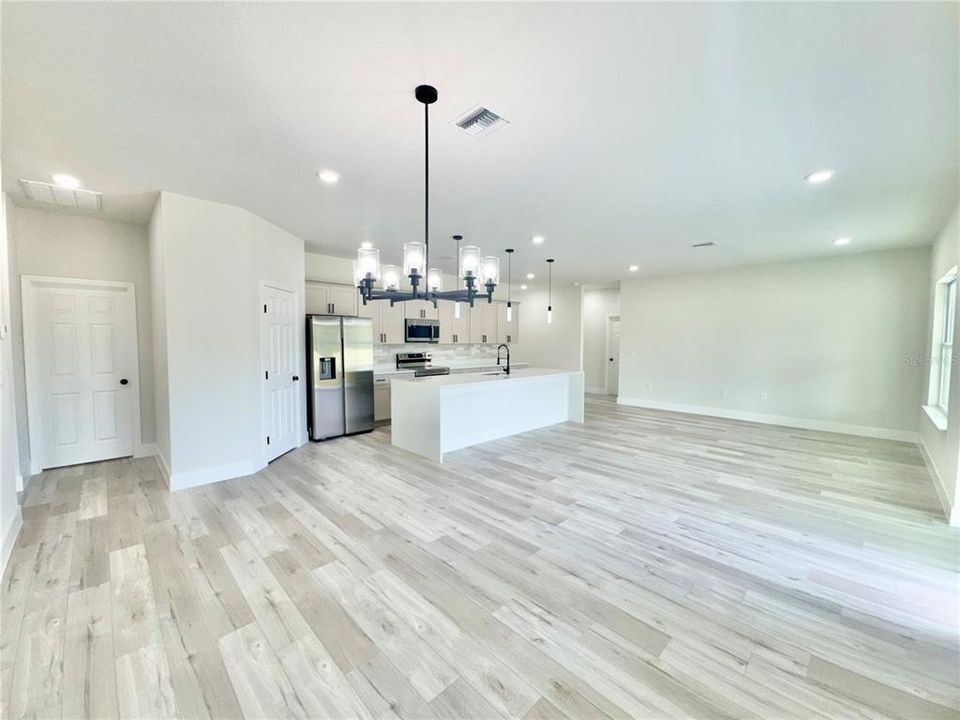 For Sale: $364,990 (3 beds, 3 baths, 1894 Square Feet)