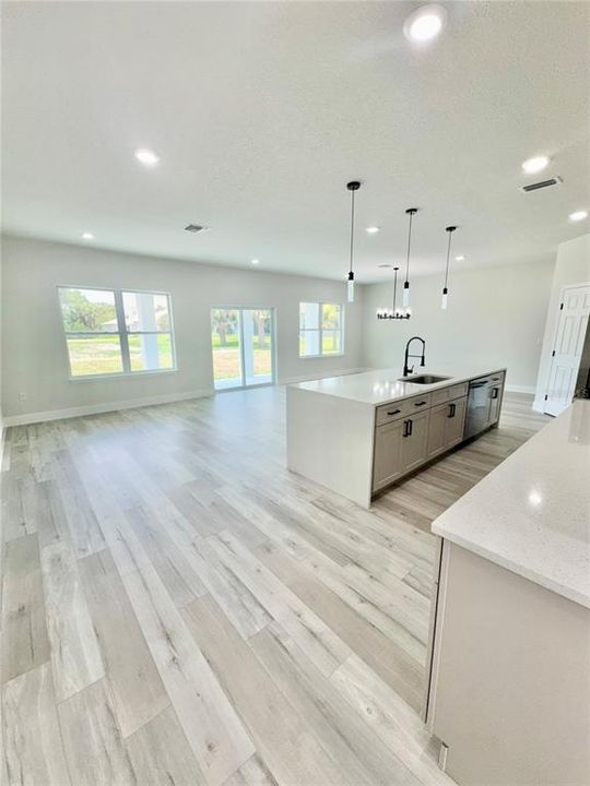 For Sale: $364,990 (3 beds, 3 baths, 1894 Square Feet)