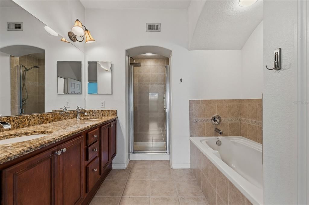 En Venta: $595,000 (3 camas, 3 baños, 1994 Pies cuadrados)