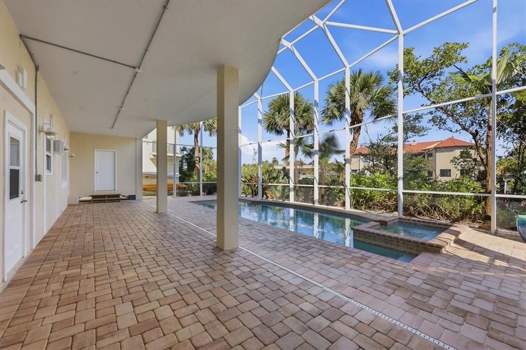 For Sale: $1,575,000 (3 beds, 2 baths, 1914 Square Feet)
