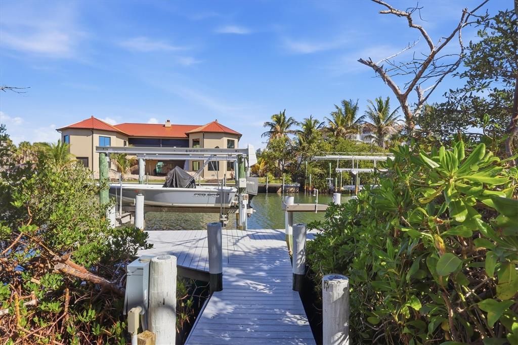 For Sale: $1,575,000 (3 beds, 2 baths, 1914 Square Feet)
