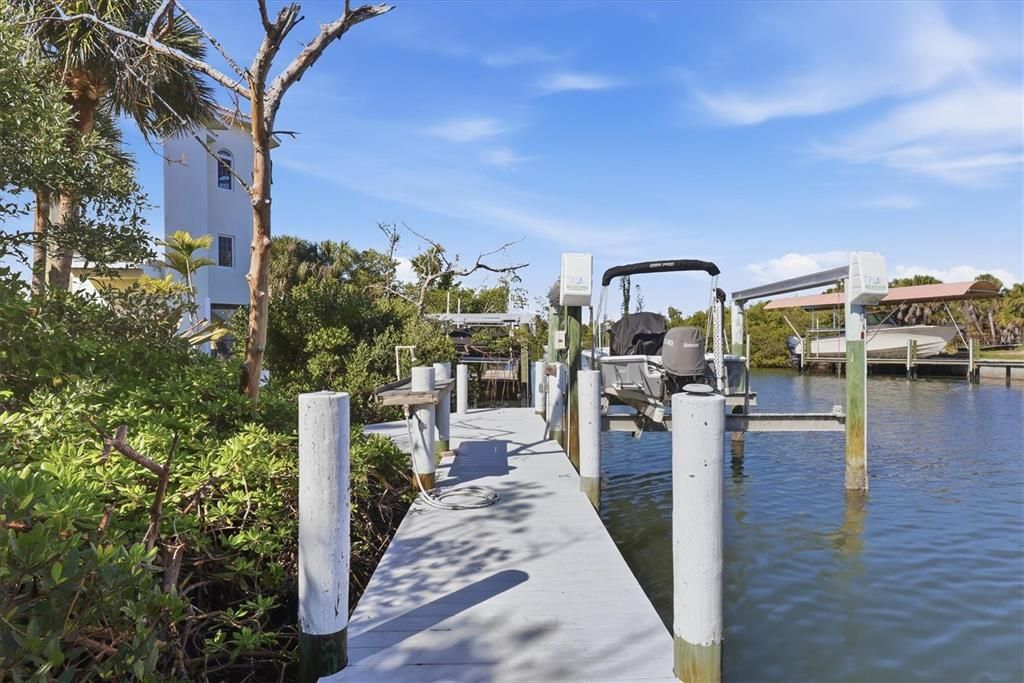 For Sale: $1,575,000 (3 beds, 2 baths, 1914 Square Feet)