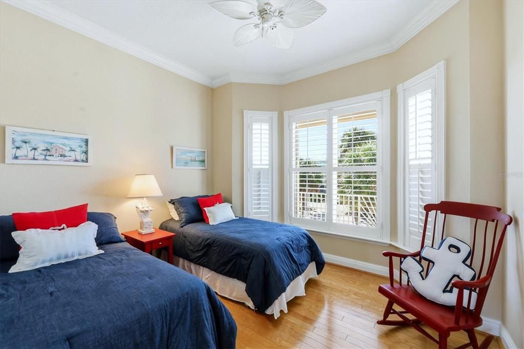 For Sale: $1,575,000 (3 beds, 2 baths, 1914 Square Feet)