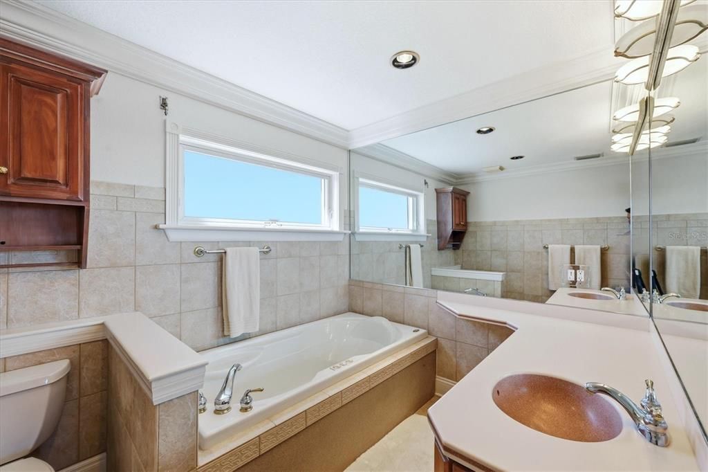 For Sale: $1,575,000 (3 beds, 2 baths, 1914 Square Feet)