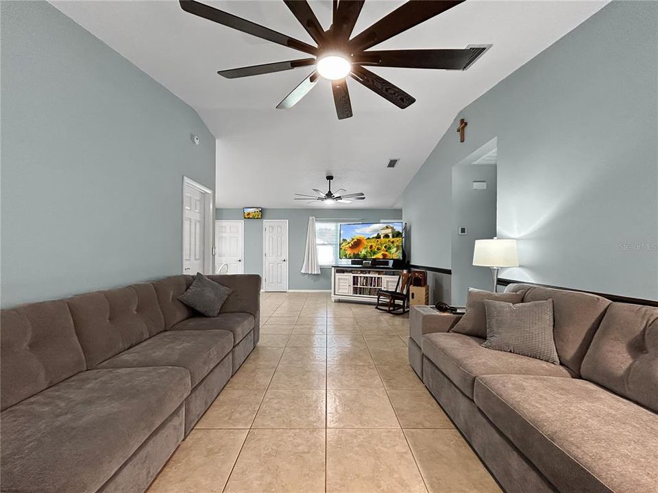 En Venta: $317,500 (3 camas, 2 baños, 1260 Pies cuadrados)