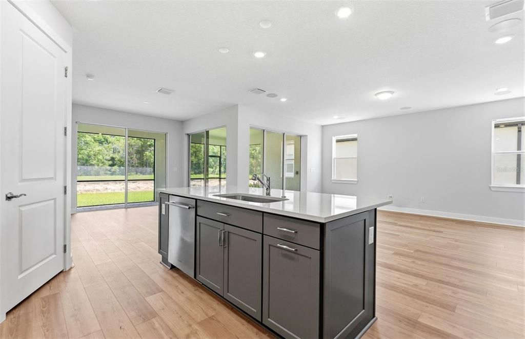En Venta: $587,740 (3 camas, 3 baños, 2748 Pies cuadrados)