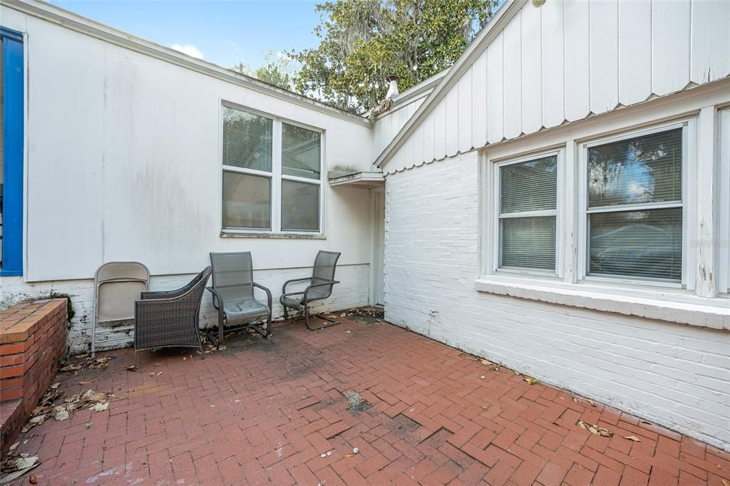 For Sale: $2,600,000 (10 beds, 0 baths, 4166 Square Feet)