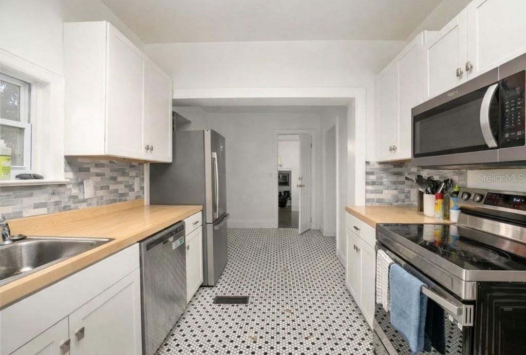 For Sale: $2,600,000 (10 beds, 0 baths, 4166 Square Feet)