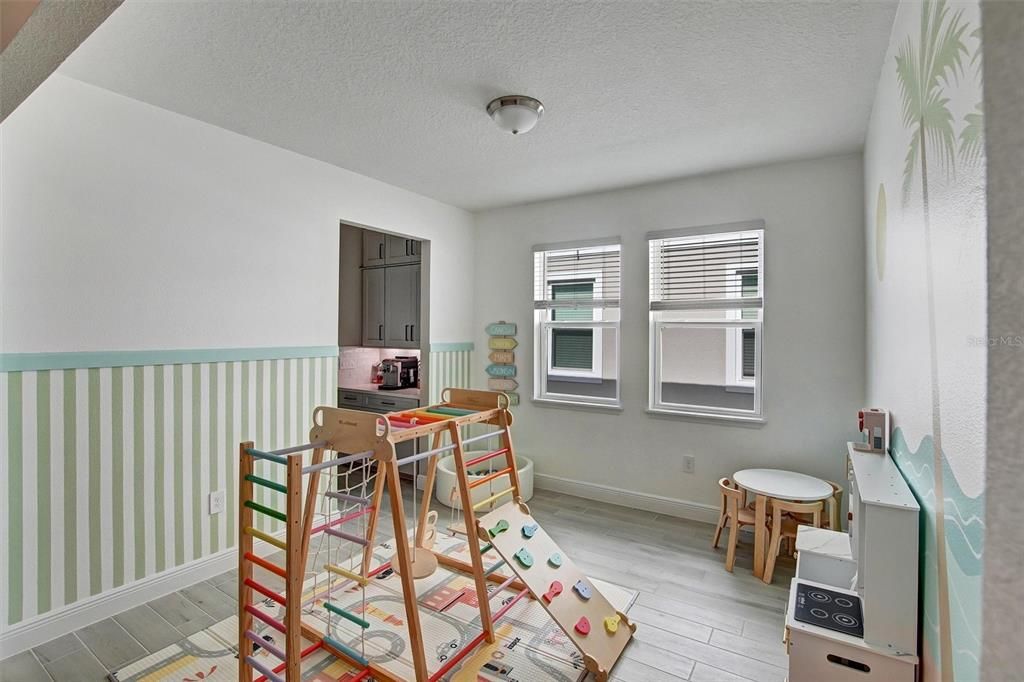 En Venta: $575,000 (4 camas, 3 baños, 2791 Pies cuadrados)