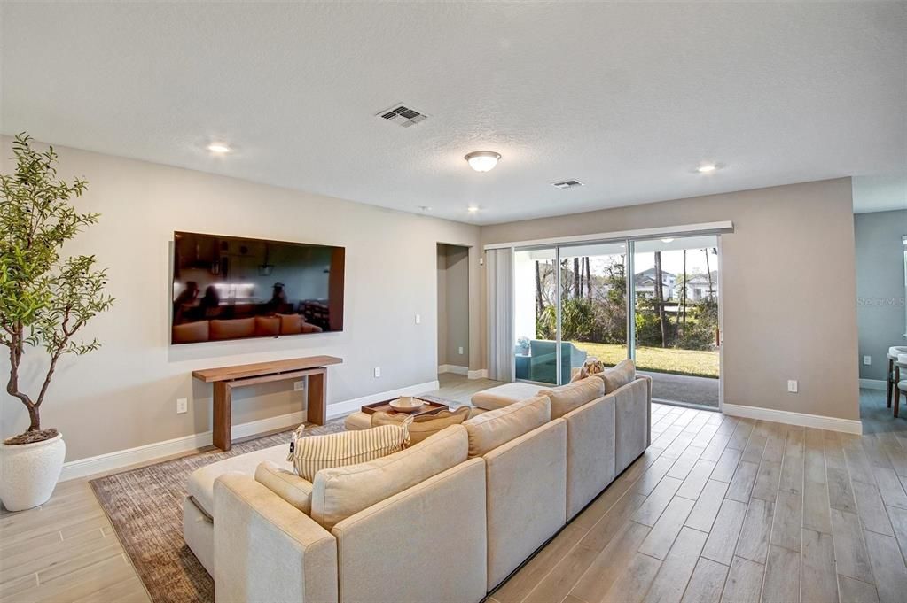 En Venta: $575,000 (4 camas, 3 baños, 2791 Pies cuadrados)