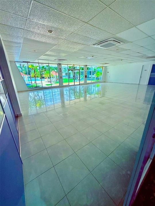 Под контрактом: $450,000 (3 спален, 2 ванн, 1400 Квадратных фут)