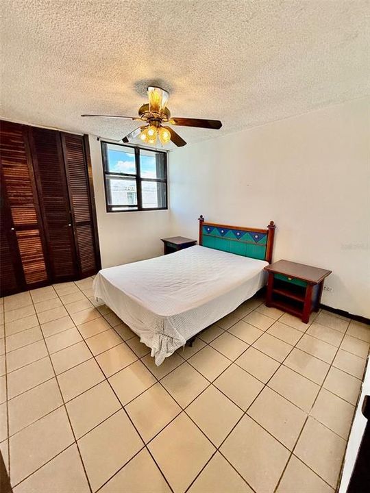 Под контрактом: $450,000 (3 спален, 2 ванн, 1400 Квадратных фут)