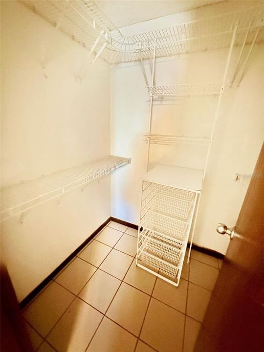 Под контрактом: $450,000 (3 спален, 2 ванн, 1400 Квадратных фут)