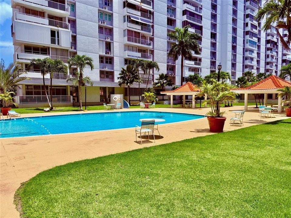 Под контрактом: $450,000 (3 спален, 2 ванн, 1400 Квадратных фут)