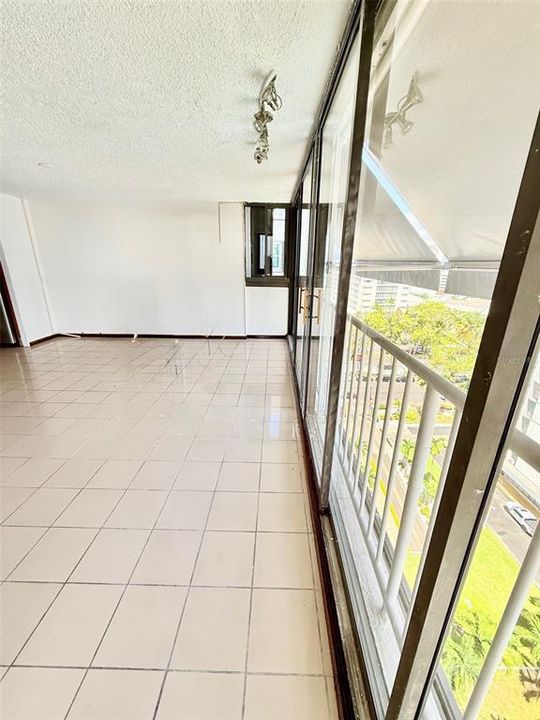 Под контрактом: $450,000 (3 спален, 2 ванн, 1400 Квадратных фут)