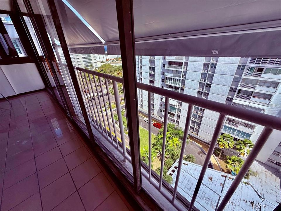 Под контрактом: $450,000 (3 спален, 2 ванн, 1400 Квадратных фут)