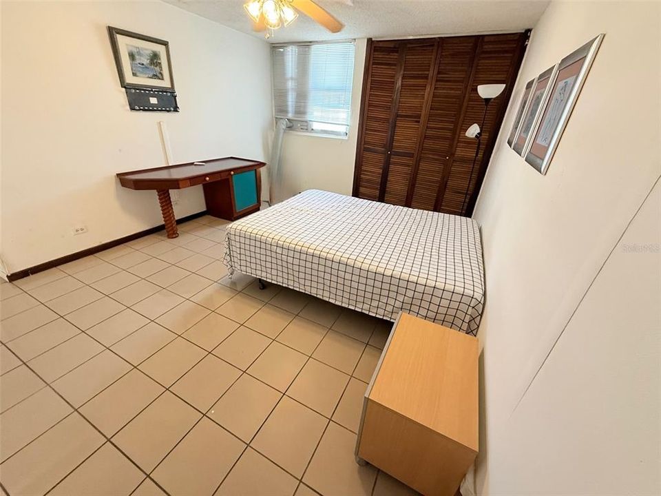 Под контрактом: $450,000 (3 спален, 2 ванн, 1400 Квадратных фут)