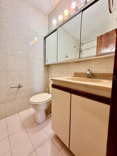 Под контрактом: $450,000 (3 спален, 2 ванн, 1400 Квадратных фут)