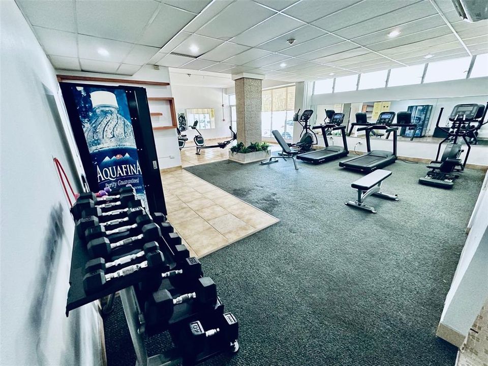 Под контрактом: $450,000 (3 спален, 2 ванн, 1400 Квадратных фут)