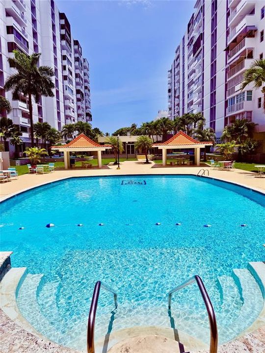 Под контрактом: $450,000 (3 спален, 2 ванн, 1400 Квадратных фут)