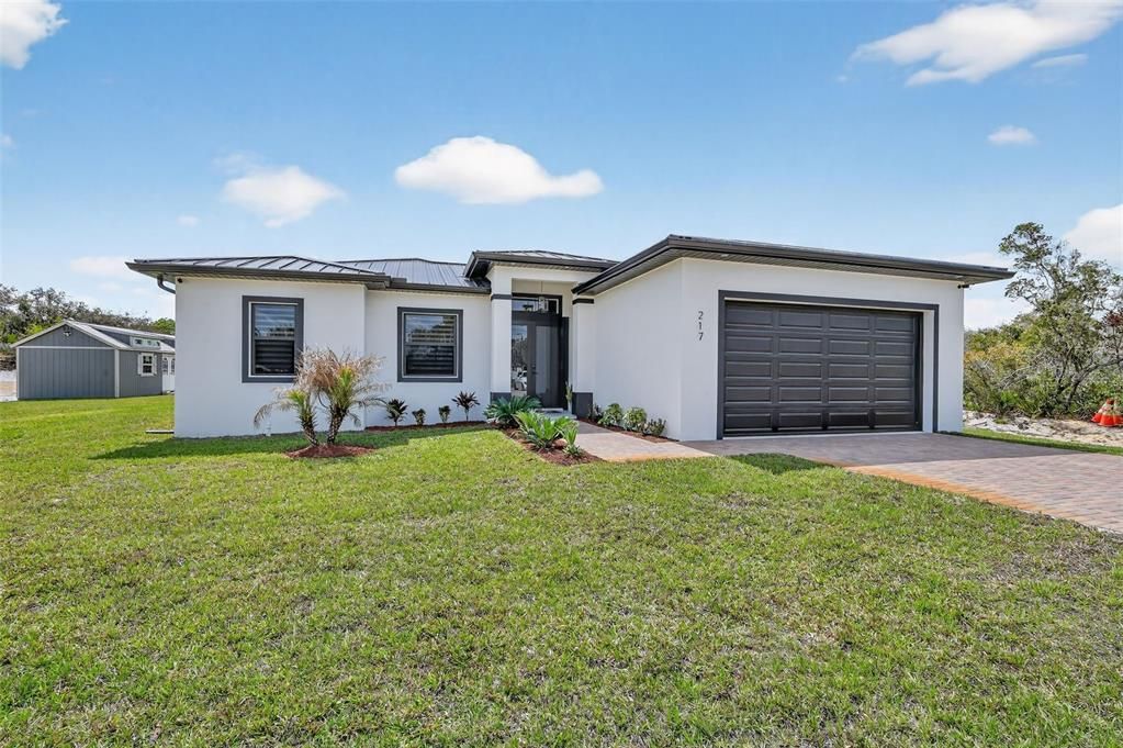 For Sale: $450,000 (3 beds, 3 baths, 1579 Square Feet)