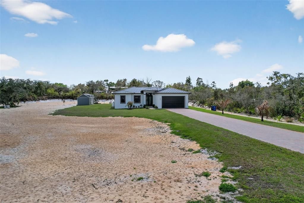 For Sale: $450,000 (3 beds, 3 baths, 1579 Square Feet)