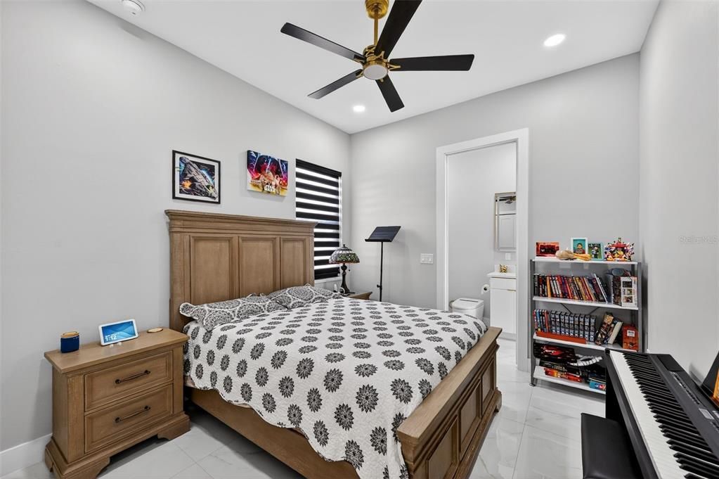 For Sale: $450,000 (3 beds, 3 baths, 1579 Square Feet)