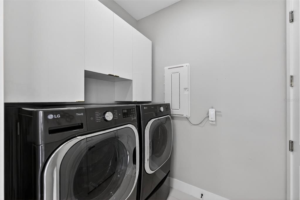 For Sale: $450,000 (3 beds, 3 baths, 1579 Square Feet)