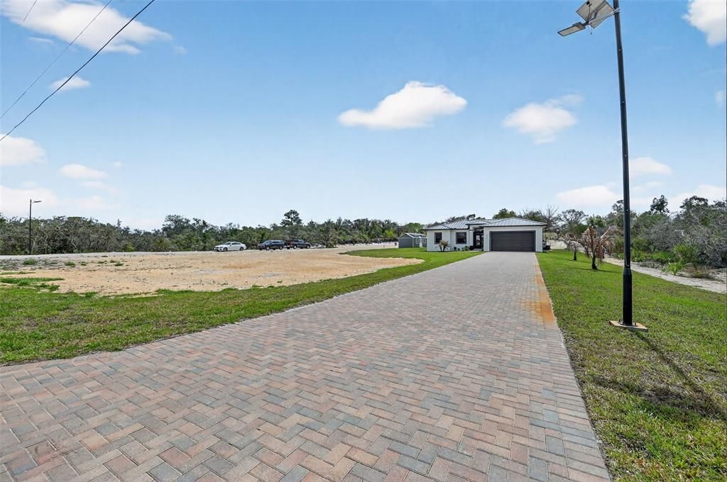 For Sale: $450,000 (3 beds, 3 baths, 1579 Square Feet)