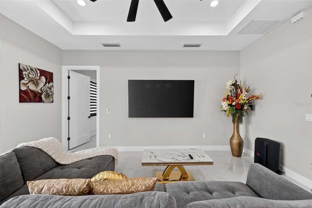 For Sale: $450,000 (3 beds, 3 baths, 1579 Square Feet)