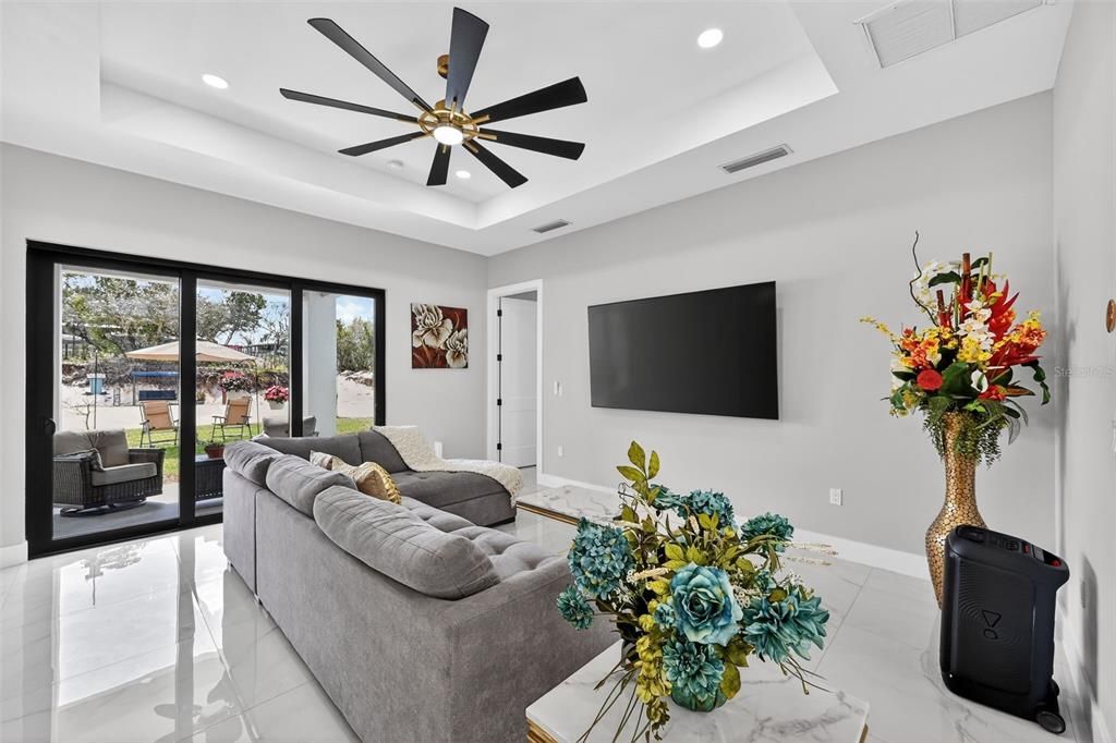 For Sale: $450,000 (3 beds, 3 baths, 1579 Square Feet)